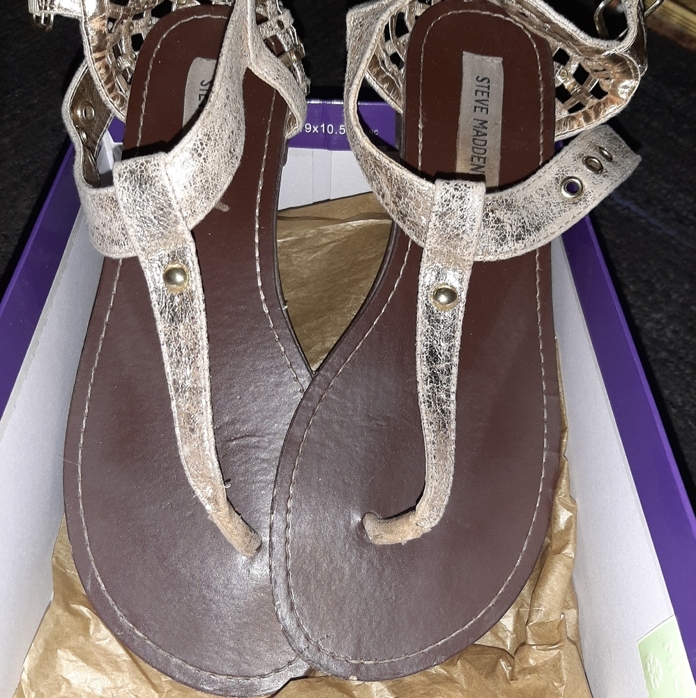 Sandals - Picture 2 of 2